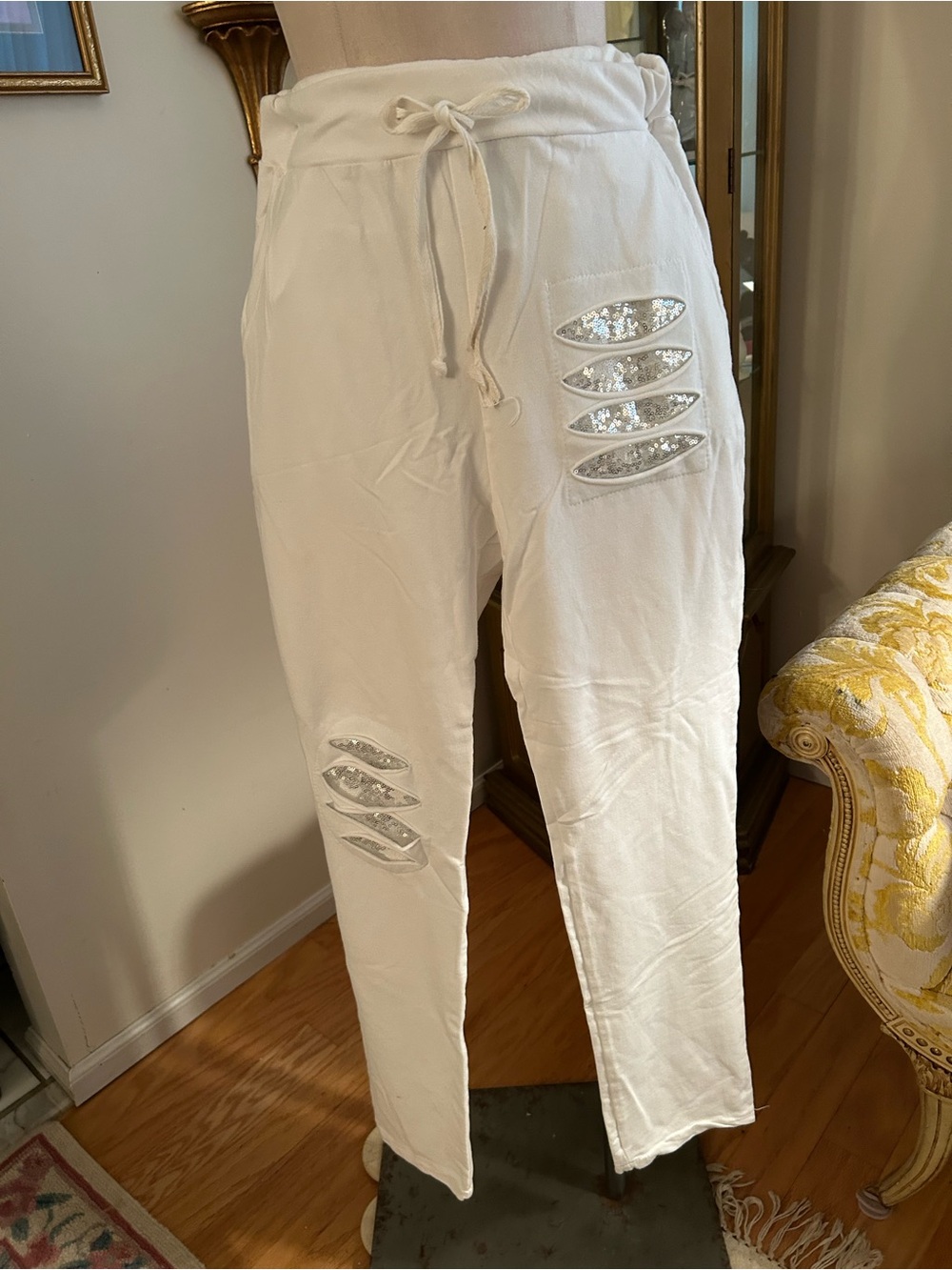 NWOT Bella AmoreWhite Sequin Cutout Jogger Pants SZ S/M  c:4795